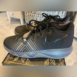 Nike Kyrie Flytrap Black Grey GS Sneakers AA1154-011